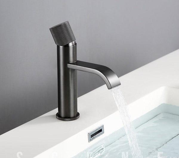 Mitigeur de salle de bain gris brossé